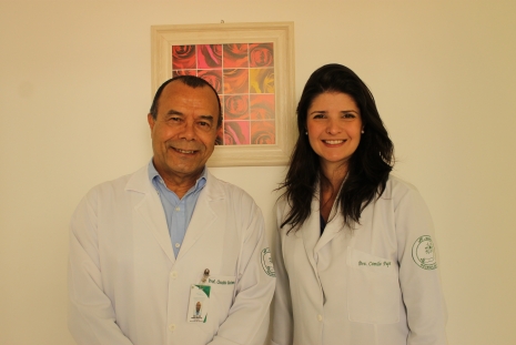 Prof. Osvaldo Nascimento, coordenador do NeuroUPC, e profa. Camila Pupe, pesquisadora do núcleo Foto: Gabriella Balestrero